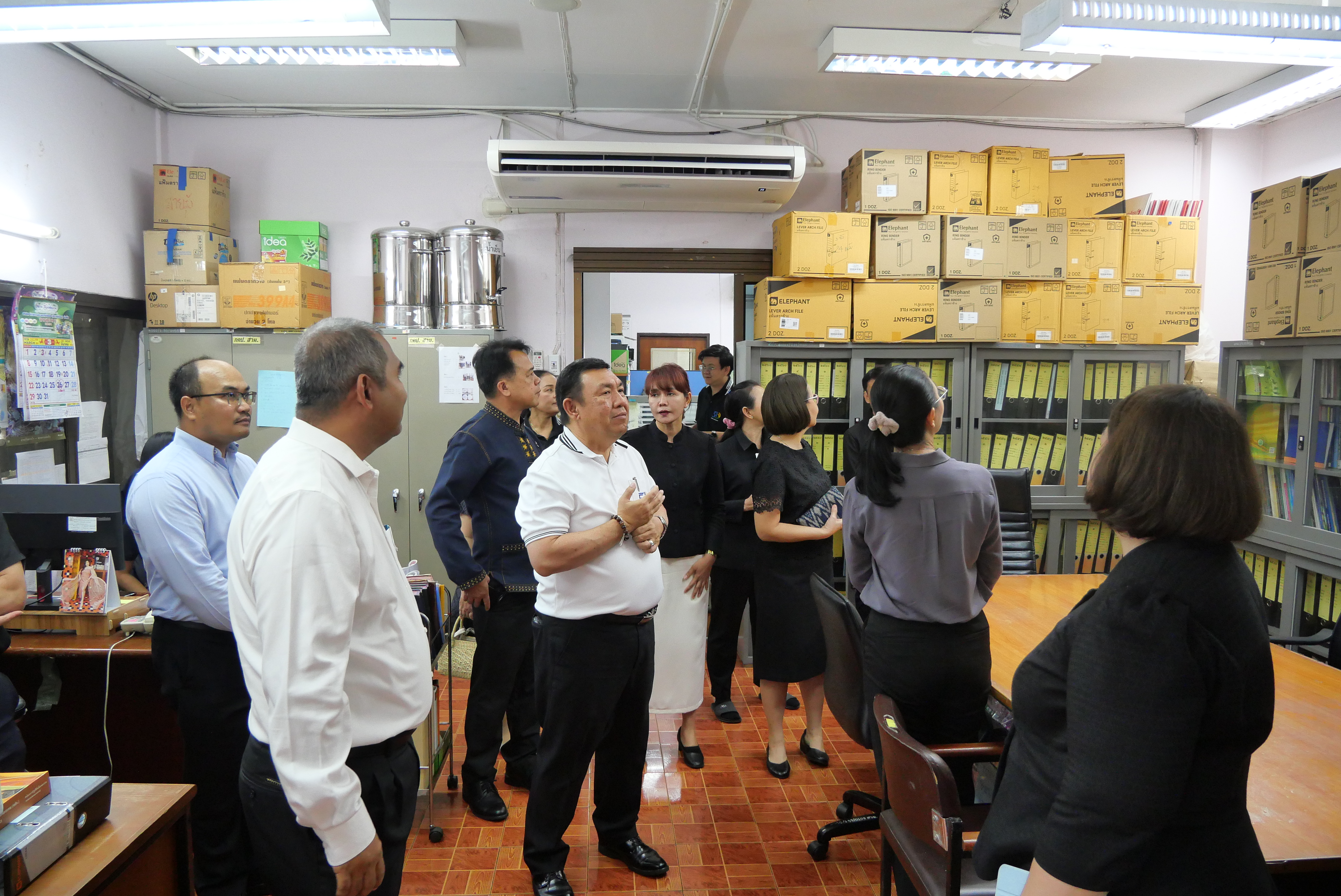 title - เลขาธิการ ส.ป.ก. ตรวจเยี่ยมบุคลากร ส.ป.ก. ถนนราชดำเนินนอก